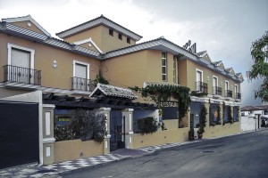 albenzaire-hotel-restaurante-asador-fachada-1